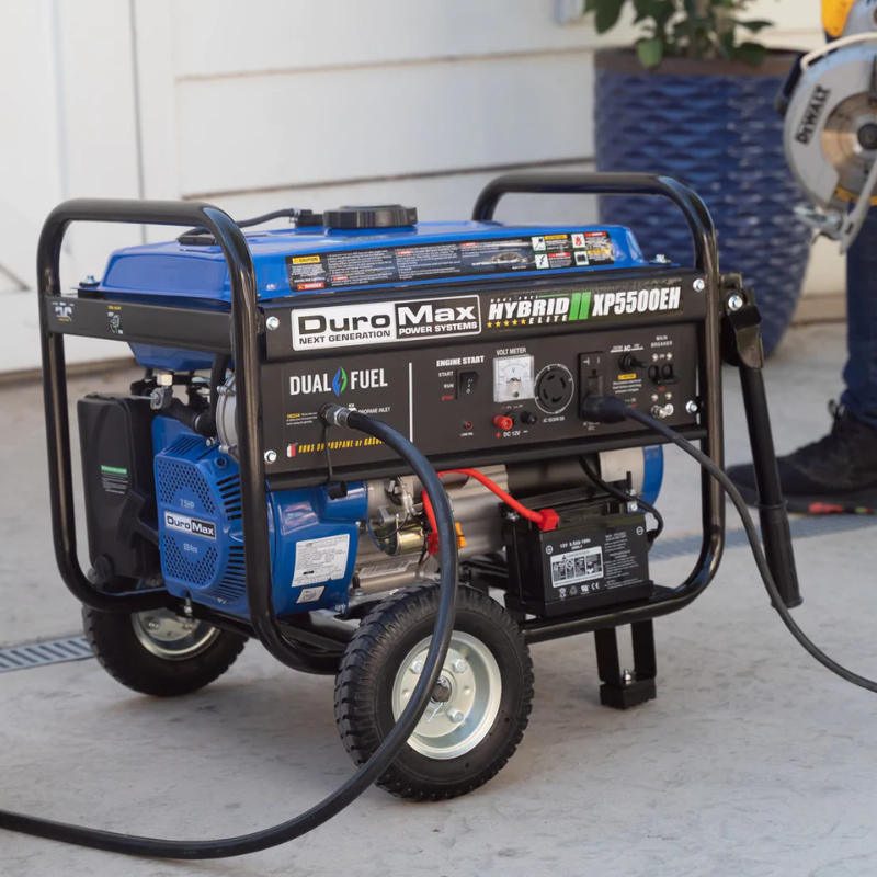 Generador portátil de combustible dual DuroMax de 5500 vatios
